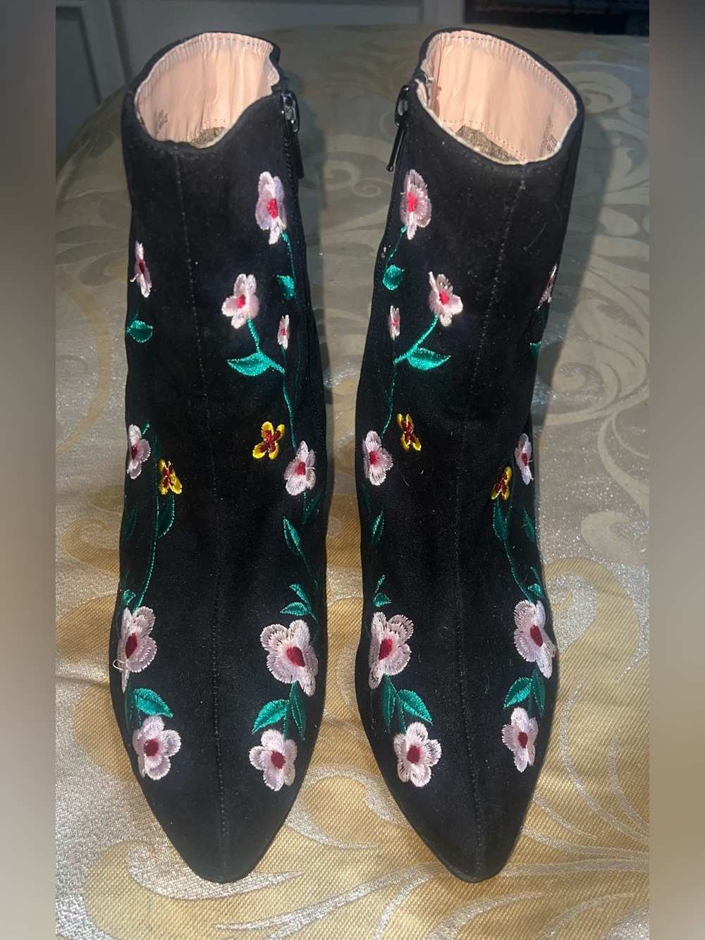Chase & Chloe Black Floral Embroidered Ankle Booties Size 10